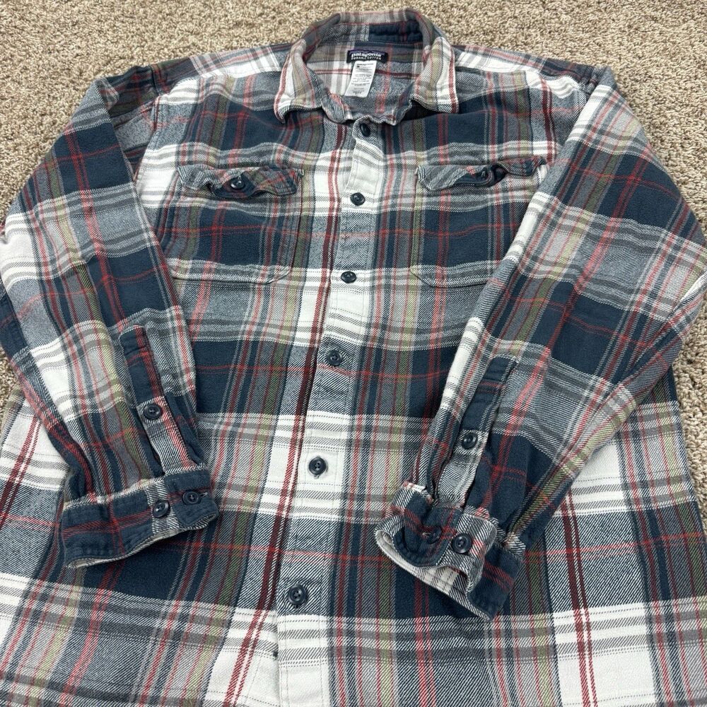 Patagonia Fjord Flannel Shirt Mens XL Navy Plaid Organic Cotton 53947 Button Up